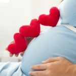 H ηλικία της πρώτης γέννας δείχνει μέχρι πότε μπορεί να ζήσει μια γυναίκα