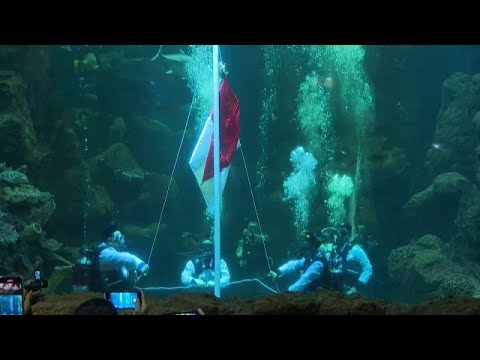 Ινδονησία: Υποβρύχια έπαρση σημαίας για την «Ημέρα της Ανεξαρτησίας»