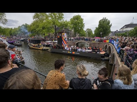 Ολλανδία: Το «Ουράνιο Τόξο» του Pride απλώθηκε στο κεντρικό κανάλι του Άμστερνταμ