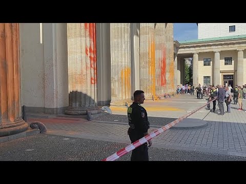 Ακτιβιστές ψέκασαν με σπρέι την Πύλη του Βρανδεμβούργου