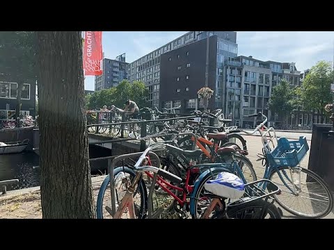 Άμστερνταμ: Νέοι περιορισμοί για τα αυτοκίνητα, περισσότεροι χώροι στάθμευσης για ποδήλατα…