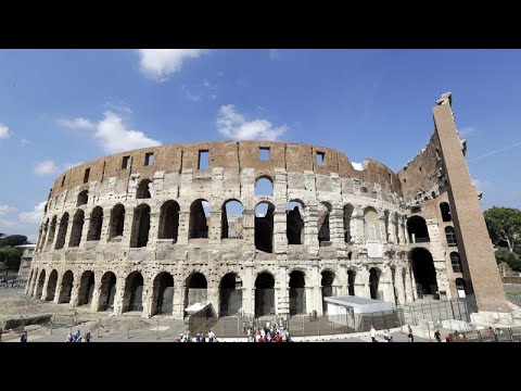 Ιταλία: Οργή για τους βανδαλισμούς μνημείων από τουρίστες