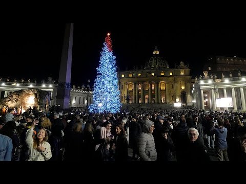 Φωταγωγήθηκε το χριστουγεννιάτικο δέντρο στο Βατικανό (βίντεο)