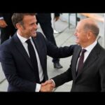 Μακρόν από Βερολίνο: «Αν δεν αλλάξει η ΕΕ, θα πεθάνει»
