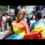 Ιταλία: Δικαστική απόφαση αναγνωρίζει ότι δύο γυναίκες μπορούν να εγγραφούν ως γονείς παιδιού