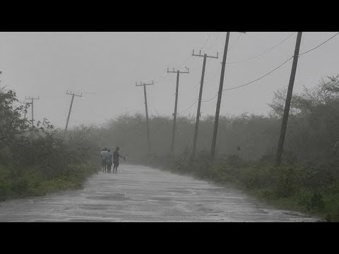 Τυφώνας Μελίσα: «Σάρωσε» τη Τζαμάικα, συνεχίζει προς Κούβα και Μπαχάμες- Χιλιάδες μετακινούνται