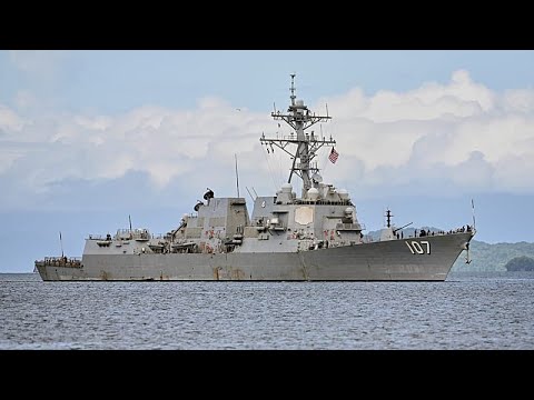 Το αντιτορπιλικό USS Gravely αποπλέει από το Τρινιντάντ και Τομπάγκο