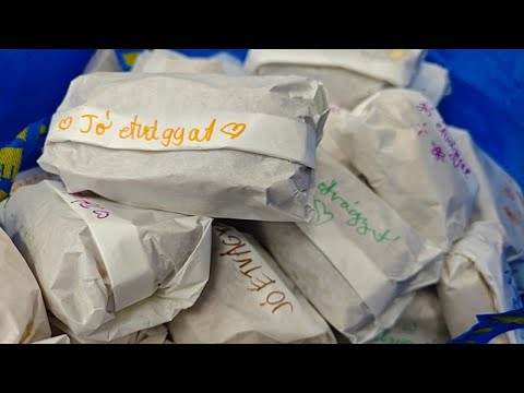 «Budapest Bike Mafia»: Εθελοντές ποδηλάτες μοιράζουν σάντουιτς στους άστεγους της Βουδαπέστης