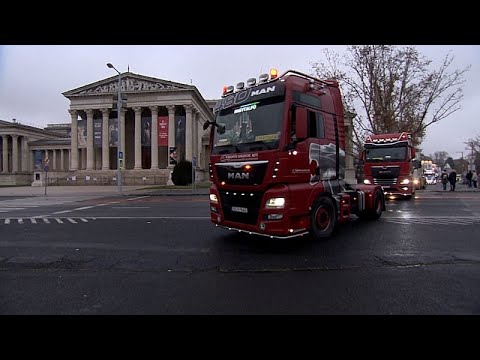 Διαδήλωση οδηγών φορτηγών στη Βουδαπέστη για την μεγάλη αύξηση των διοδίων