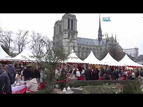 Φρενίτιδα στους εμπορικούς δρόμους για τα χριστουγεννιάτικα ψώνια της τελευταίας στιγμής