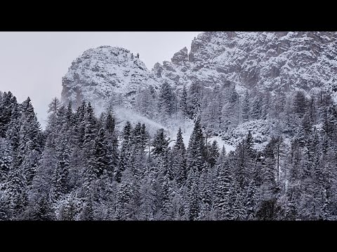Χιονόπτωση ρεκόρ καλύπτει το ιταλικό χιονοδρομικό κέντρο Πράτο Νεβόσο ενόψει εορτών