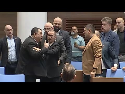 Πολιτική σύγκρουση στη Βουλή της Βουλγαρίας κατά τη συζήτηση του προϋπολογισμού