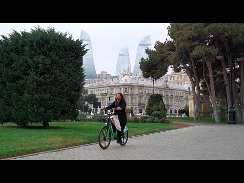 Εξερευνώντας τις αντιθέσεις του Μπακού, από τους αρχαίους δρόμους μέχρι τη σύγχρονη ζωή στην πόλη