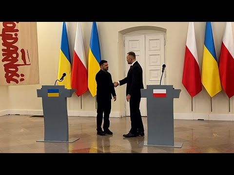 Ζελένσκι – Ναβρότσκι: Ασφάλεια, ενέργεια και ιστορικά αγκάθια στην πρώτη τους συνάντηση στη Βαρσοβία