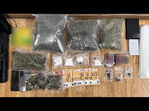 Ελλάδα: Εξάρθρωση σπείρας που διακινούσε ναρκωτικά σε σχολεία - Βίντεο από επιχείρηση της αστυνομίας