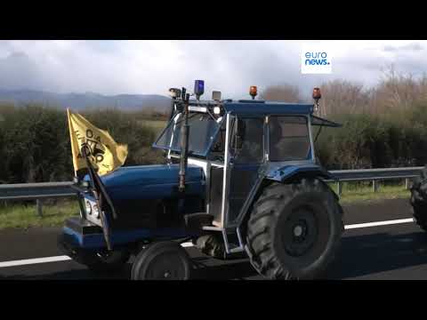 Αγροτικές κινητοποιήσεις: Μαζικά 48ωρα μπλόκα «κόβουν στα δύο» την Ελλάδα