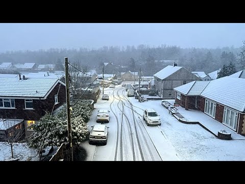 Καταιγίδα Γκορέτι πλήττει Βρετανία με ισχυρούς ανέμους και χιόνι, χιλιάδες χωρίς ρεύμα