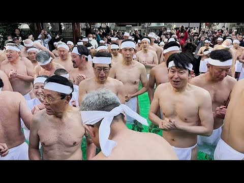 Ιαπωνία: 100 πιστοί υπομένουν παγωμένα νερά για σιντοϊστική τελετή στο Τόκιο