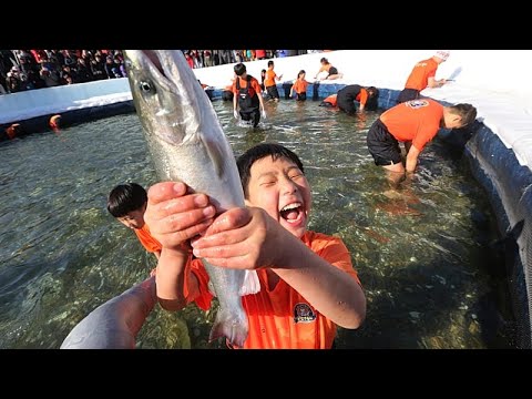 Χιλιάδες στο Φεστιβάλ Sancheoneo της Νότιας Κορέας για ψάρεμα πέστροφας στον πάγο