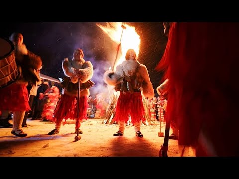Οι Κουκερί της Βουλγαρίας αναβιώνουν αρχαίες χειμερινές τελετουργίες