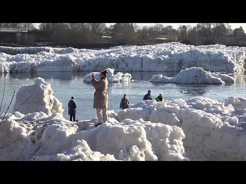 Τεράστιοι όγκοι πάγου μεταμορφώνουν τον ποταμό Έλβα στη Βόρεια Γερμανία