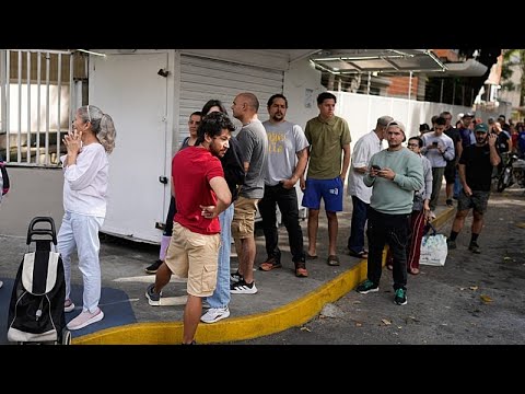 Βενεζουέλα: Κάτοικοι του Καράκας κάνουν προμήθειες τροφίμων εν μέσω πολιτικής αβεβαιότητας