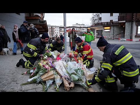 Πυροσβέστες τιμούν τα θύματα της φονικής πυρκαγιάς σε ελβετικό χιονοδρομικό κέντρο