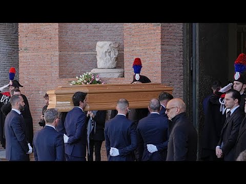 Η κηδεία του Valentino: Ο κόσμος της μόδας τίμησε τον «αυτοκράτορά» του