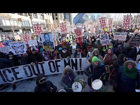 Παρά την παγωνιά, η Μινεσότα «φλέγεται» - Χιλιάδες στους δρόμους ενάντια στις πρακτικές του ICE