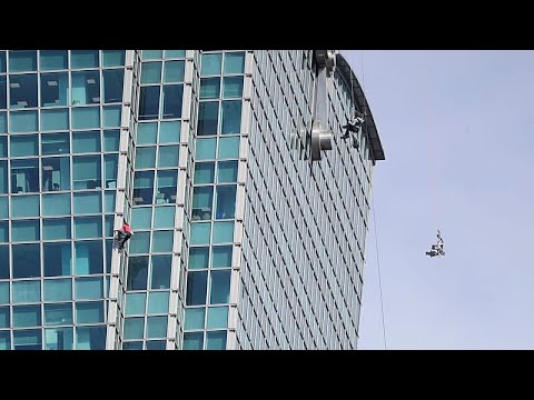 Αμερικανός αναρριχητής Άλεξ Χόνολντ σκαρφαλώνει ουρανοξύστη 101 ορόφων χωρίς εξοπλισμό ασφαλείας