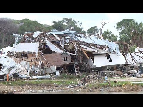 Ανεμοστρόβιλος πλήττει την Αττάλεια της Τουρκίας, προκαλεί εκτεταμένες ζημιές