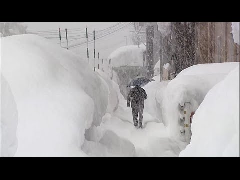 Χιονοπτώσεις ρεκόρ προκαλούν χάος σε περιοχές της Ιαπωνίας