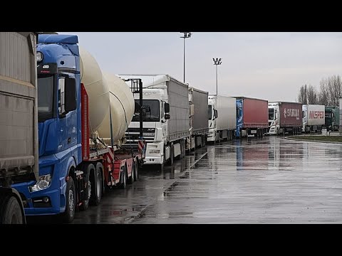 Αποσύρονται οι νταλίκες από τα συνοριακά περάσματα του Μαυροβουνίου