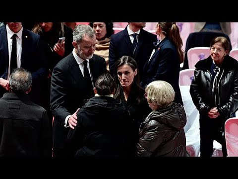Ο βασιλιάς Φελίπε και η βασίλισσα Λετίθια σε μνημόσυνο για θύματα του ισπανικού δυστυχήματος τρένου