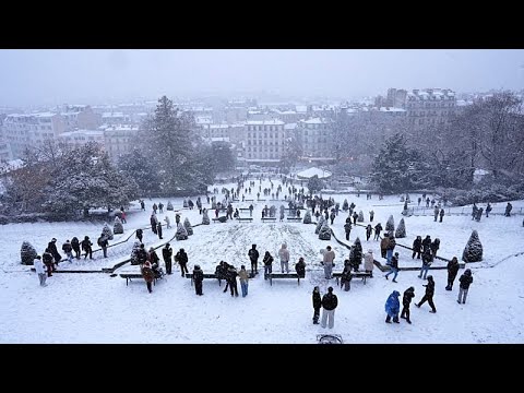 Παρίσι καλυμμένο με χιόνι καθώς η θερμοκρασία πέφτει κάτω από το μηδέν