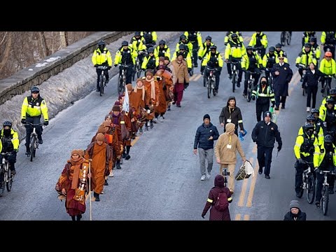 Βουδιστές μοναχοί ολοκληρώνουν «Πορεία για την Ειρήνη» 3.700 χλμ προς Ουάσινγκτον