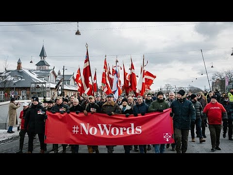 «Χωρίς λόγια»: Δανοί βετεράνοι πολέμου σε σιωπηλή πορεία στην Κοπεγχάγη κατά των δηλώσεων του Τραμπ