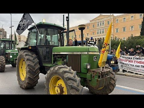 Αθήνα: Αγρότες με τα τρακτέρ τους στο Σύνταγμα