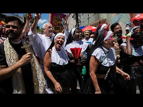 Το εμβληματικό καρναβάλι της Βραζιλίας ανοίγει στο Ρίο με τη γιορτή των Carmelitas