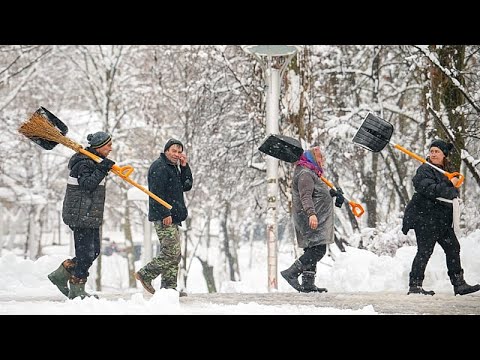 Σφοδρή χιονόπτωση στο Βουκουρέστι, σοβαρά προβλήματα στις μετακινήσεις