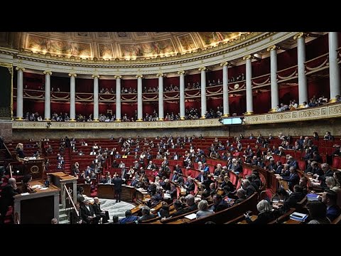 Γαλλία: Πέρασε ο προϋπολογισμός του 2026 αφού η κυβέρνηση επεβίωσε των προτάσεων μομφής