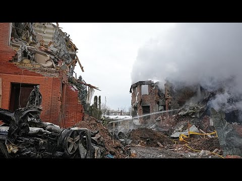 Θανατηφόρα ρωσικά πλήγματα σε προάστιο του Κιέβου και ενεργειακές υποδομές σε όλη την Ουκρανία