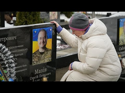 Τέσσερα χρόνια από την εισβολή: πένθος στην περιοχή Κιέβου, μάχες στα ανατολικά