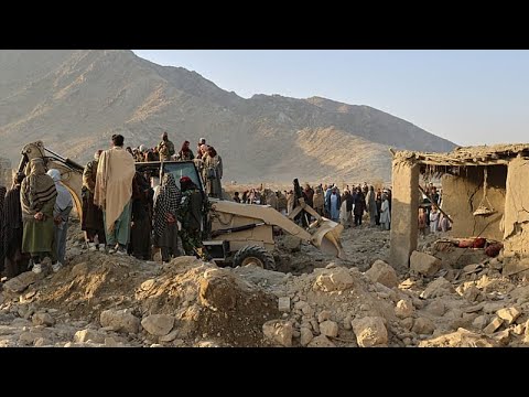 Το Πακιστάν κηρύσσει "ανοιχτό πόλεμο" με το Αφγανιστάν και εξαπολύει πλήγματα στην Καμπούλ