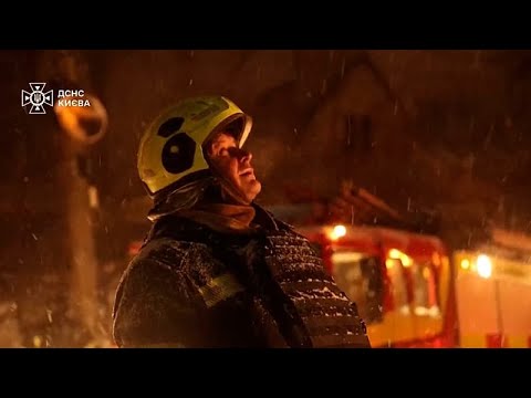 Ρωσικά drones πλήττουν το Κίεβο, η πόλη βυθισμένη σε διακοπές ρεύματος και κρύο