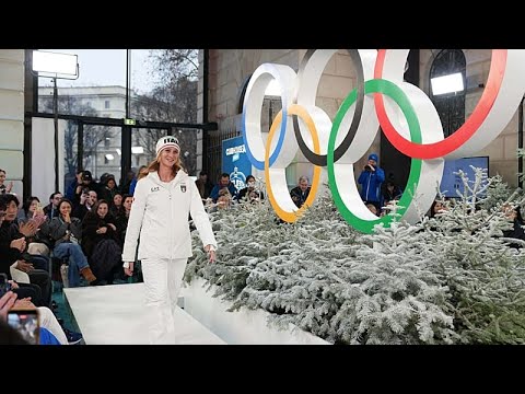 Ολυμπιονίκες στην πασαρέλα καθώς η ΔΟΕ παρουσιάζει τις στολές των ομάδων