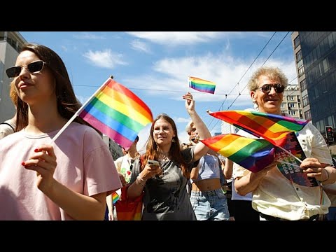 Έλεγχος γεγονότων: Αναγνώρισε πράγματι η Ουκρανία τους γάμους ομόφυλων ζευγαριών;