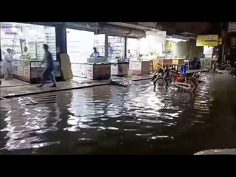 Πακιστάν: Καταιγίδα στο Καράτσι σκοτώνει τουλάχιστον 16, σφοδροί άνεμοι προκαλούν χάος