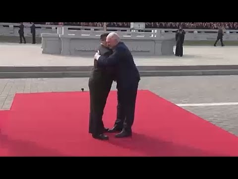 Η Βόρεια Κορέα υποδέχεται τον Λουκασένκο με τελετή στην Πιονγκγιάνγκ