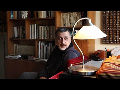 Γιάννης Σκουρλέτης: Ο Ε. Χ. Γονατάς μου προσφέρει τον ψυχικό τόπο να ανιχνεύσω ταυτοτικά ζητήματα